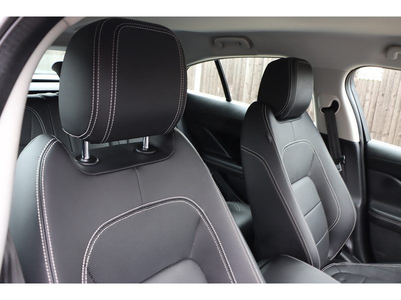 Jaguar 400 90KWH HSE SUV 5DR ELECTRIC 4WD AUTO HEATED SEATS SAT NAV BLUETOOTH DAB STEREO APPLE CARPLAY REAR & 360 CAMERA PARKING AIDS 2 OWNERS 34000 MILES SH 72-74 Mitcham Road