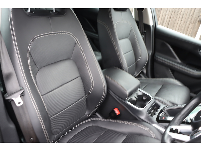 Jaguar 400 90KWH HSE SUV 5DR ELECTRIC 4WD AUTO HEATED SEATS SAT NAV BLUETOOTH DAB STEREO APPLE CARPLAY REAR & 360 CAMERA PARKING AIDS 2 OWNERS 34000 MILES SH 72-74 Mitcham Road