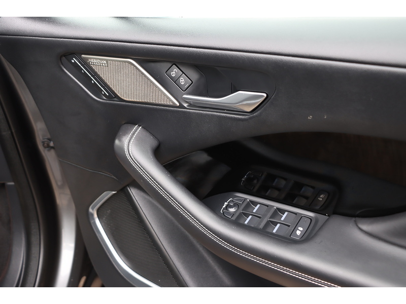 Jaguar 400 90KWH HSE SUV 5DR ELECTRIC 4WD AUTO HEATED SEATS SAT NAV BLUETOOTH DAB STEREO APPLE CARPLAY REAR & 360 CAMERA PARKING AIDS 2 OWNERS 34000 MILES SH 72-74 Mitcham Road