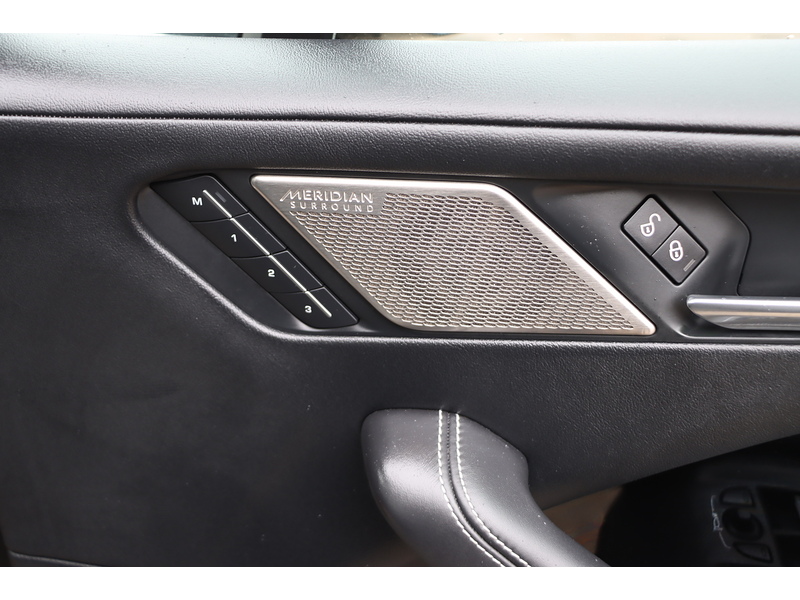 Jaguar 400 90KWH HSE SUV 5DR ELECTRIC 4WD AUTO HEATED SEATS SAT NAV BLUETOOTH DAB STEREO APPLE CARPLAY REAR & 360 CAMERA PARKING AIDS 2 OWNERS 34000 MILES SH 72-74 Mitcham Road