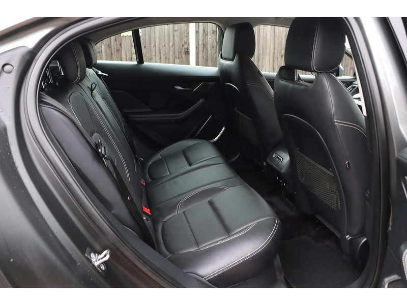 Jaguar 400 90KWH HSE SUV 5DR ELECTRIC 4WD AUTO HEATED SEATS SAT NAV BLUETOOTH DAB STEREO APPLE CARPLAY REAR & 360 CAMERA PARKING AIDS 2 OWNERS 34000 MILES SH 72-74 Mitcham Road