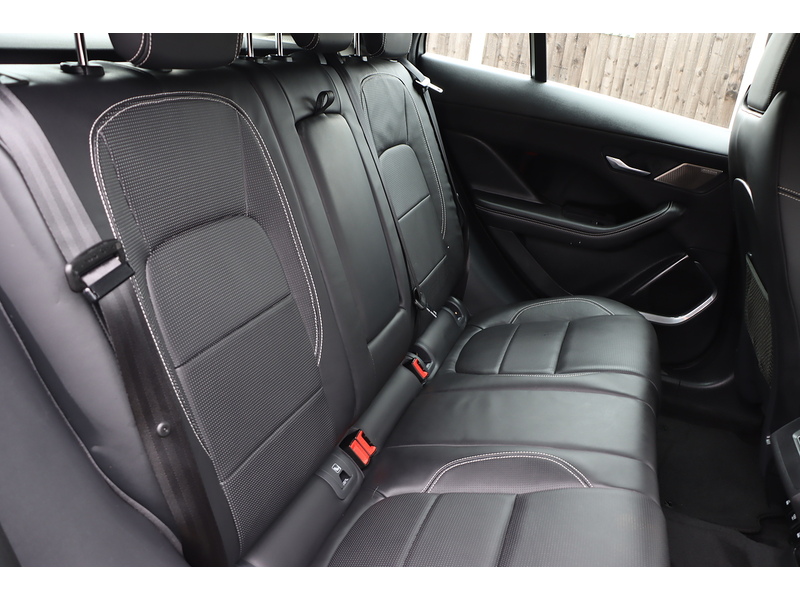 Jaguar 400 90KWH HSE SUV 5DR ELECTRIC 4WD AUTO HEATED SEATS SAT NAV BLUETOOTH DAB STEREO APPLE CARPLAY REAR & 360 CAMERA PARKING AIDS 2 OWNERS 34000 MILES SH 72-74 Mitcham Road