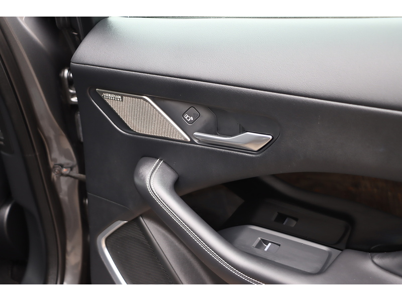 Jaguar 400 90KWH HSE SUV 5DR ELECTRIC 4WD AUTO HEATED SEATS SAT NAV BLUETOOTH DAB STEREO APPLE CARPLAY REAR & 360 CAMERA PARKING AIDS 2 OWNERS 34000 MILES SH 72-74 Mitcham Road