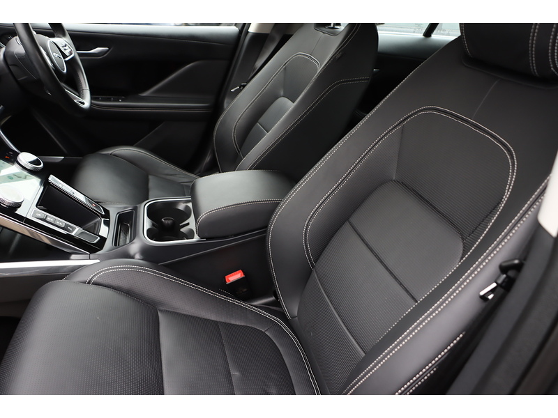 Jaguar 400 90KWH HSE SUV 5DR ELECTRIC 4WD AUTO HEATED SEATS SAT NAV BLUETOOTH DAB STEREO APPLE CARPLAY REAR & 360 CAMERA PARKING AIDS 2 OWNERS 34000 MILES SH 72-74 Mitcham Road