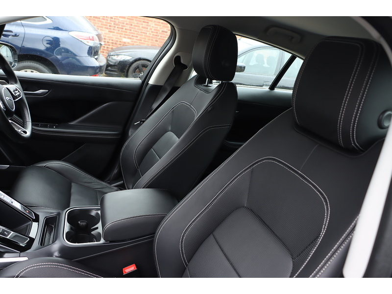 Jaguar 400 90KWH HSE SUV 5DR ELECTRIC 4WD AUTO HEATED SEATS SAT NAV BLUETOOTH DAB STEREO APPLE CARPLAY REAR & 360 CAMERA PARKING AIDS 2 OWNERS 34000 MILES SH 72-74 Mitcham Road