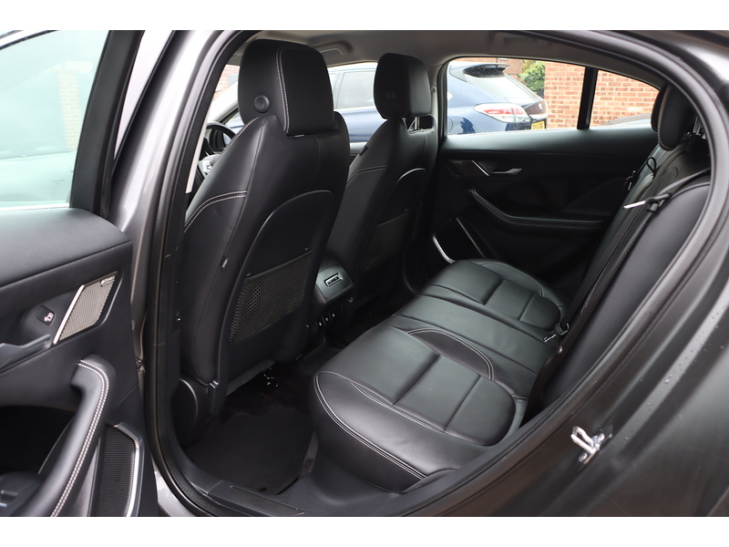 Jaguar 400 90KWH HSE SUV 5DR ELECTRIC 4WD AUTO HEATED SEATS SAT NAV BLUETOOTH DAB STEREO APPLE CARPLAY REAR & 360 CAMERA PARKING AIDS 2 OWNERS 34000 MILES SH 72-74 Mitcham Road