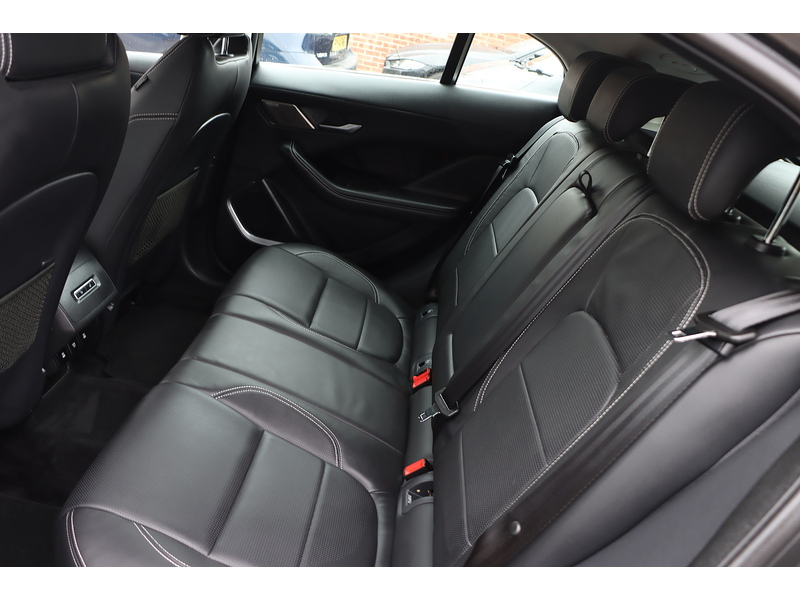 Jaguar 400 90KWH HSE SUV 5DR ELECTRIC 4WD AUTO HEATED SEATS SAT NAV BLUETOOTH DAB STEREO APPLE CARPLAY REAR & 360 CAMERA PARKING AIDS 2 OWNERS 34000 MILES SH 72-74 Mitcham Road