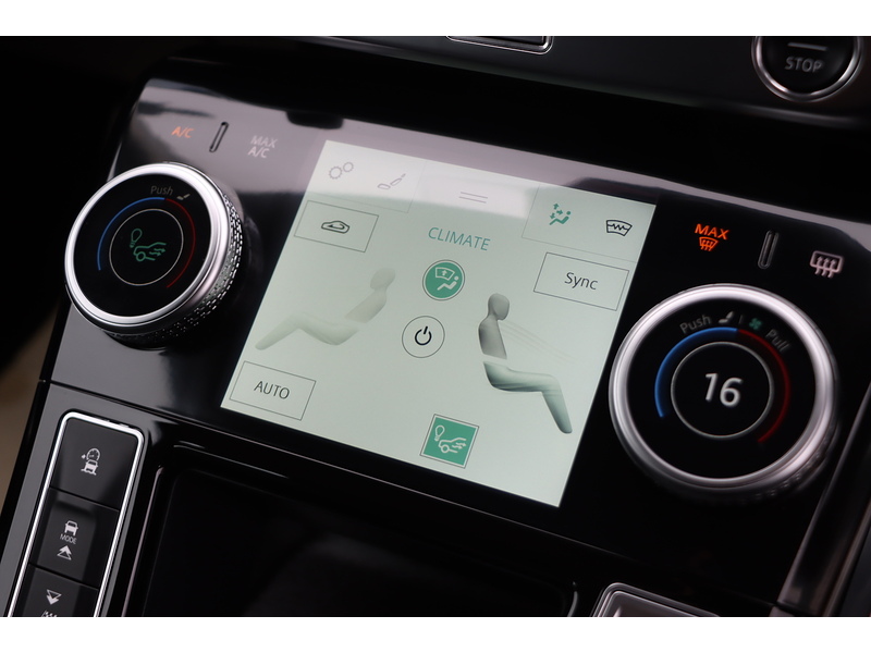 Jaguar 400 90KWH HSE SUV 5DR ELECTRIC 4WD AUTO HEATED SEATS SAT NAV BLUETOOTH DAB STEREO APPLE CARPLAY REAR & 360 CAMERA PARKING AIDS 2 OWNERS 34000 MILES SH 72-74 Mitcham Road