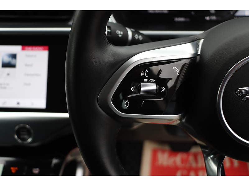 Jaguar 400 90KWH HSE SUV 5DR ELECTRIC 4WD AUTO HEATED SEATS SAT NAV BLUETOOTH DAB STEREO APPLE CARPLAY REAR & 360 CAMERA PARKING AIDS 2 OWNERS 34000 MILES SH 72-74 Mitcham Road