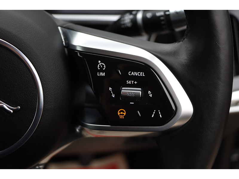 Jaguar 400 90KWH HSE SUV 5DR ELECTRIC 4WD AUTO HEATED SEATS SAT NAV BLUETOOTH DAB STEREO APPLE CARPLAY REAR & 360 CAMERA PARKING AIDS 2 OWNERS 34000 MILES SH 72-74 Mitcham Road