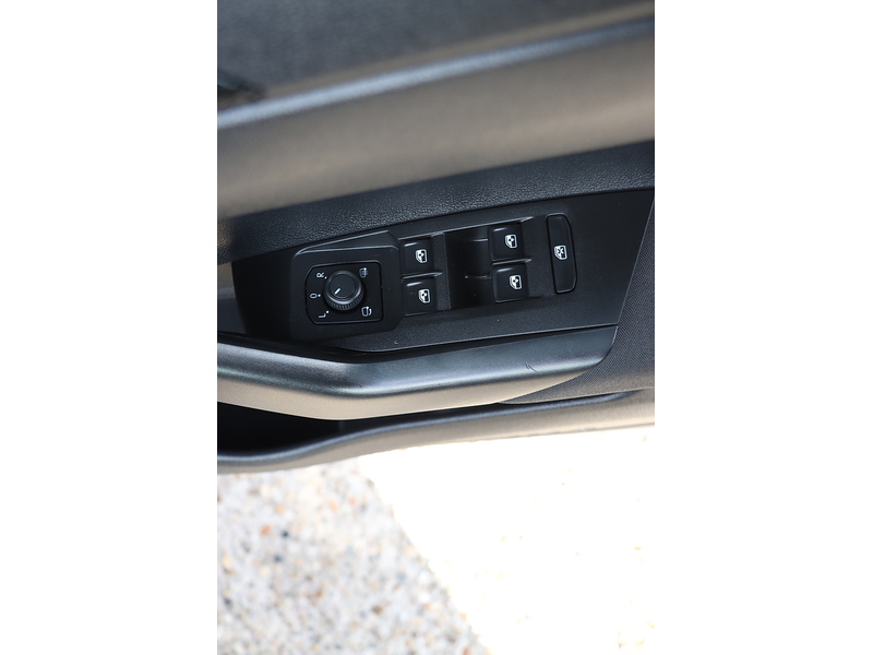 Volkswagen 1.0 TSI LIFE HATCHBACK 5DR PETROL DSG AUTO SATNAV BLUETOOTH DAB RADIO USB INPUT PARKING AIDS JUST 1 OWNER FROM NEW ONLY 34000 MILES FSH NO ULEZ CHARGE 72-74 Mitcham Road