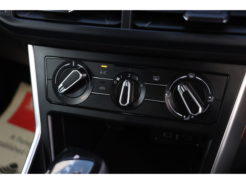 Volkswagen 1.0 TSI LIFE HATCHBACK 5DR PETROL DSG AUTO SATNAV BLUETOOTH DAB RADIO USB INPUT PARKING AIDS JUST 1 OWNER FROM NEW ONLY 34000 MILES FSH NO ULEZ CHARGE 72-74 Mitcham Road