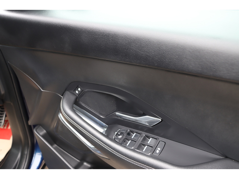 Jaguar 2.0 P200 MHEV R-DYNAMIC S SUV 5DR PETROL AWD AUTO PAN ROOF HEATED SEATS SAT NAV APPLE CARPLAY REAR & 360 CAMERA PARKING AIDS 2 OWNERS 81000 MILES FSH 72-74 Mitcham Road