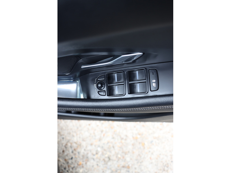 Jaguar 2.0 P200 MHEV R-DYNAMIC S SUV 5DR PETROL AWD AUTO PAN ROOF HEATED SEATS SAT NAV APPLE CARPLAY REAR & 360 CAMERA PARKING AIDS 2 OWNERS 81000 MILES FSH 72-74 Mitcham Road