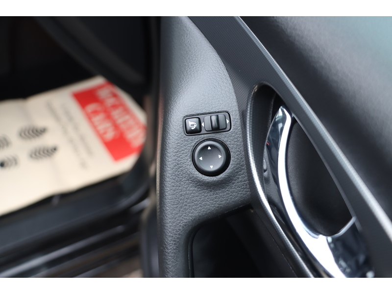 Nissan 1.2 DIG-T N-CONNECTA SUV 5DR PETROL XTRON AUTO SAT NAV BLUETOOTH DAB STEREO APPLE CARPLAY REAR & 360 CAMERA PARKING AIDS 2 OWNERS ONLY 39000 MILES SH 72-74 Mitcham Road