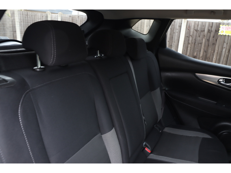 Nissan 1.2 DIG-T N-CONNECTA SUV 5DR PETROL XTRON AUTO SAT NAV BLUETOOTH DAB STEREO APPLE CARPLAY REAR & 360 CAMERA PARKING AIDS 2 OWNERS ONLY 39000 MILES SH 72-74 Mitcham Road