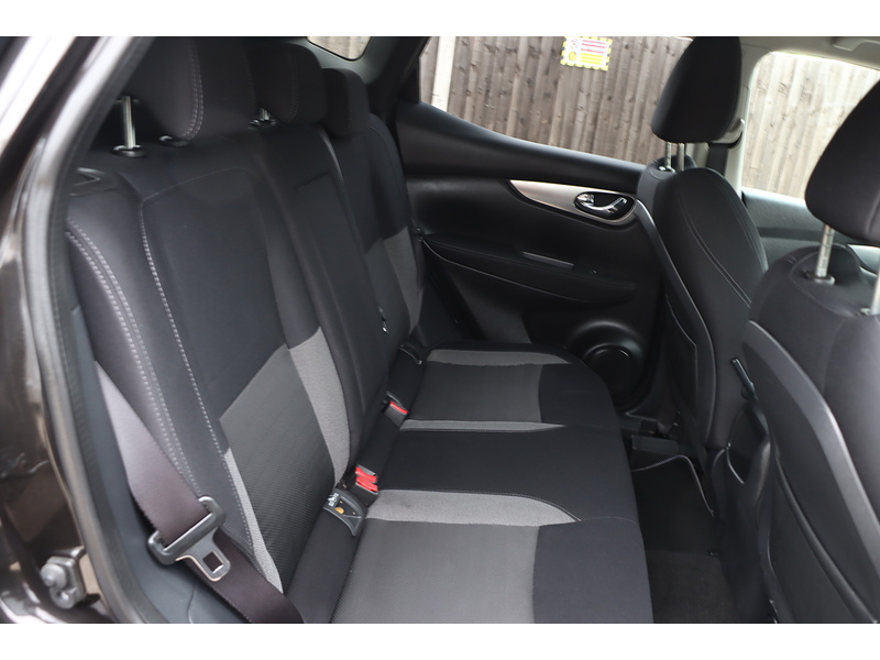 Nissan 1.2 DIG-T N-CONNECTA SUV 5DR PETROL XTRON AUTO SAT NAV BLUETOOTH DAB STEREO APPLE CARPLAY REAR & 360 CAMERA PARKING AIDS 2 OWNERS ONLY 39000 MILES SH 72-74 Mitcham Road