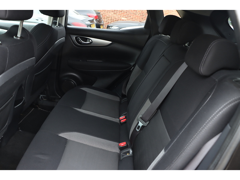 Nissan 1.2 DIG-T N-CONNECTA SUV 5DR PETROL XTRON AUTO SAT NAV BLUETOOTH DAB STEREO APPLE CARPLAY REAR & 360 CAMERA PARKING AIDS 2 OWNERS ONLY 39000 MILES SH 72-74 Mitcham Road