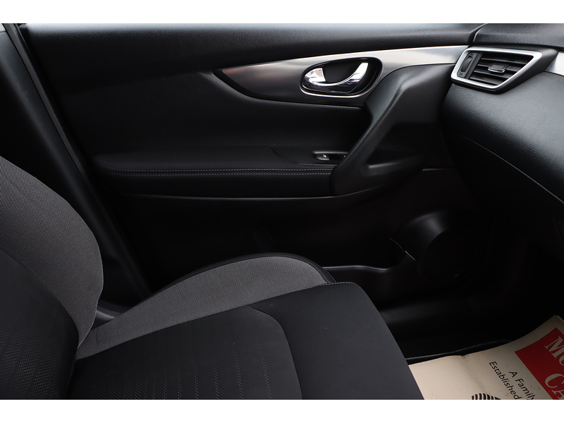 Nissan 1.2 DIG-T N-CONNECTA SUV 5DR PETROL XTRON AUTO SAT NAV BLUETOOTH DAB STEREO APPLE CARPLAY REAR & 360 CAMERA PARKING AIDS 2 OWNERS ONLY 39000 MILES SH 72-74 Mitcham Road