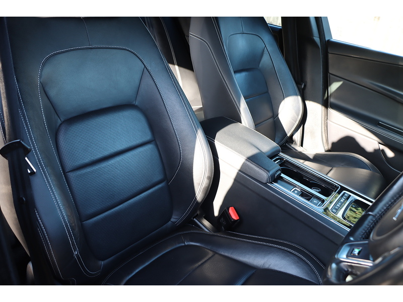 Jaguar 2.0I R-SPORT SALOON 4DR PETROL AUTO HEATED SEATS SAT NAV BLUETOOTH DAB STEREO REAR CAMERA PARKING AIDS ONLY 48000 MILES FSH 6 SERVICES NO ULEZ CHARGE 72-74 Mitcham Road