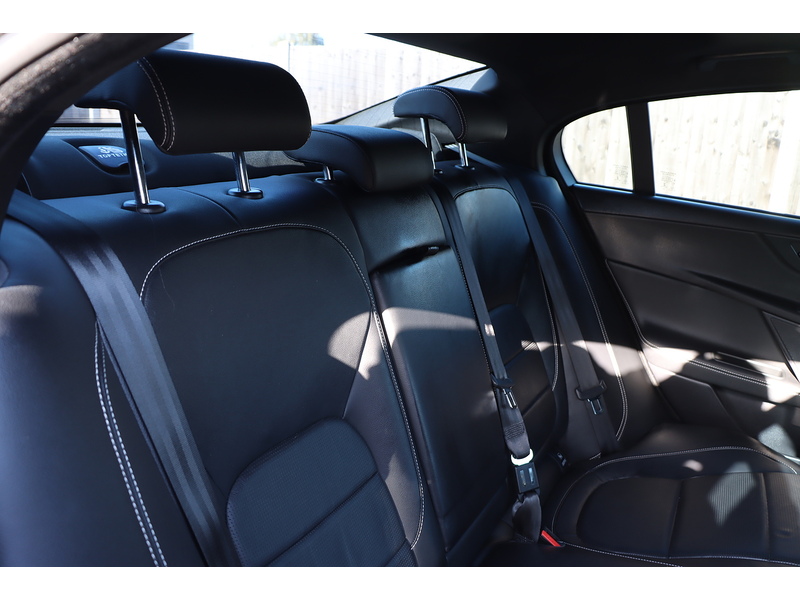 Jaguar 2.0I R-SPORT SALOON 4DR PETROL AUTO HEATED SEATS SAT NAV BLUETOOTH DAB STEREO REAR CAMERA PARKING AIDS ONLY 48000 MILES FSH 6 SERVICES NO ULEZ CHARGE 72-74 Mitcham Road