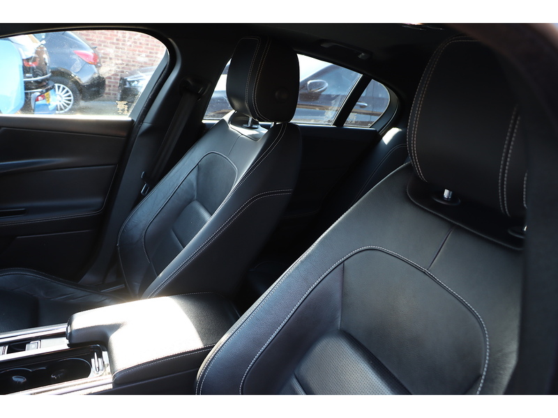 Jaguar 2.0I R-SPORT SALOON 4DR PETROL AUTO HEATED SEATS SAT NAV BLUETOOTH DAB STEREO REAR CAMERA PARKING AIDS ONLY 48000 MILES FSH 6 SERVICES NO ULEZ CHARGE 72-74 Mitcham Road