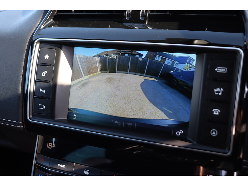 Jaguar 2.0I R-SPORT SALOON 4DR PETROL AUTO HEATED SEATS SAT NAV BLUETOOTH DAB STEREO REAR CAMERA PARKING AIDS ONLY 48000 MILES FSH 6 SERVICES NO ULEZ CHARGE 72-74 Mitcham Road