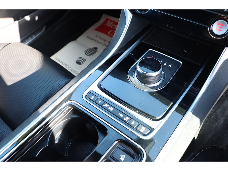 Jaguar 2.0I R-SPORT SALOON 4DR PETROL AUTO HEATED SEATS SAT NAV BLUETOOTH DAB STEREO REAR CAMERA PARKING AIDS ONLY 48000 MILES FSH 6 SERVICES NO ULEZ CHARGE 72-74 Mitcham Road