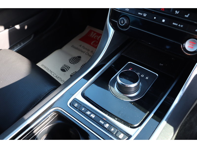 Jaguar 2.0I R-SPORT SALOON 4DR PETROL AUTO HEATED SEATS SAT NAV BLUETOOTH DAB STEREO REAR CAMERA PARKING AIDS ONLY 48000 MILES FSH 6 SERVICES NO ULEZ CHARGE 72-74 Mitcham Road