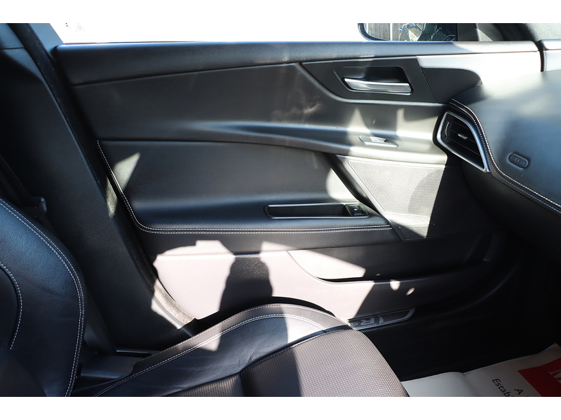 Jaguar 2.0I R-SPORT SALOON 4DR PETROL AUTO HEATED SEATS SAT NAV BLUETOOTH DAB STEREO REAR CAMERA PARKING AIDS ONLY 48000 MILES FSH 6 SERVICES NO ULEZ CHARGE 72-74 Mitcham Road