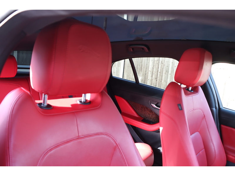 Jaguar 400 90KWH HSE SUV 5DR ELECTRIC 4WD AUTO HEATED SEATS SAT NAV BLUETOOTH APPLE CARPLAY REAR & 360 CAMERA PARKING AIDS ONLY 36000 MILES SH NO ULEZ CHARGE 72-74 Mitcham Road