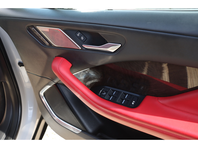 Jaguar 400 90KWH HSE SUV 5DR ELECTRIC 4WD AUTO HEATED SEATS SAT NAV BLUETOOTH APPLE CARPLAY REAR & 360 CAMERA PARKING AIDS ONLY 36000 MILES SH NO ULEZ CHARGE 72-74 Mitcham Road