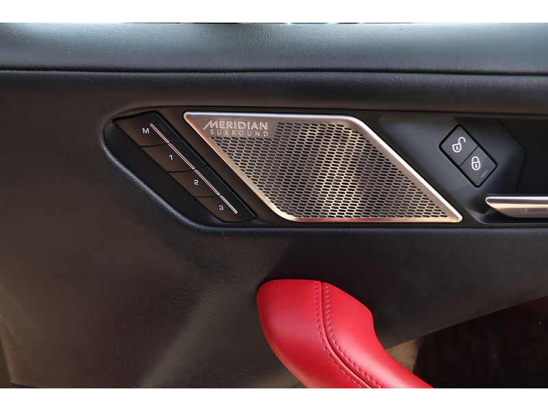 Jaguar 400 90KWH HSE SUV 5DR ELECTRIC 4WD AUTO HEATED SEATS SAT NAV BLUETOOTH APPLE CARPLAY REAR & 360 CAMERA PARKING AIDS ONLY 36000 MILES SH NO ULEZ CHARGE 72-74 Mitcham Road