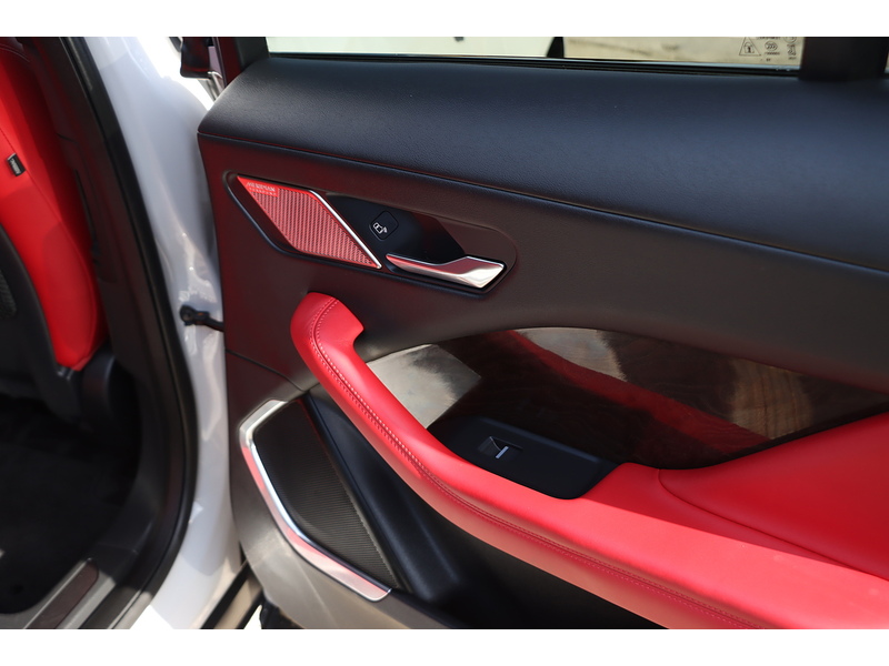 Jaguar 400 90KWH HSE SUV 5DR ELECTRIC 4WD AUTO HEATED SEATS SAT NAV BLUETOOTH APPLE CARPLAY REAR & 360 CAMERA PARKING AIDS ONLY 36000 MILES SH NO ULEZ CHARGE 72-74 Mitcham Road