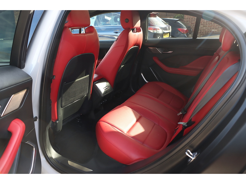 Jaguar 400 90KWH HSE SUV 5DR ELECTRIC 4WD AUTO HEATED SEATS SAT NAV BLUETOOTH APPLE CARPLAY REAR & 360 CAMERA PARKING AIDS ONLY 36000 MILES SH NO ULEZ CHARGE 72-74 Mitcham Road