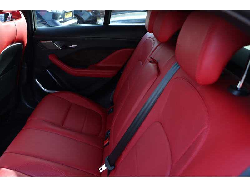 Jaguar 400 90KWH HSE SUV 5DR ELECTRIC 4WD AUTO HEATED SEATS SAT NAV BLUETOOTH APPLE CARPLAY REAR & 360 CAMERA PARKING AIDS ONLY 36000 MILES SH NO ULEZ CHARGE 72-74 Mitcham Road