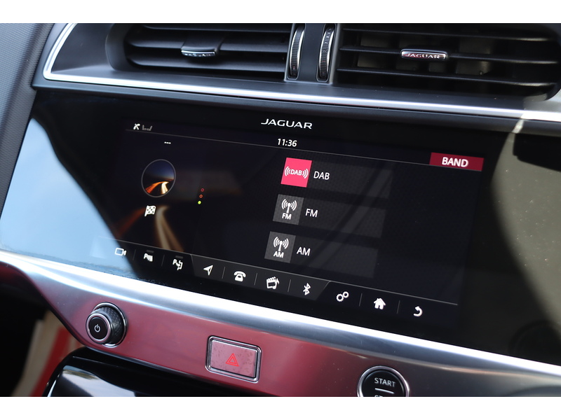 Jaguar 400 90KWH HSE SUV 5DR ELECTRIC 4WD AUTO HEATED SEATS SAT NAV BLUETOOTH APPLE CARPLAY REAR & 360 CAMERA PARKING AIDS ONLY 36000 MILES SH NO ULEZ CHARGE 72-74 Mitcham Road