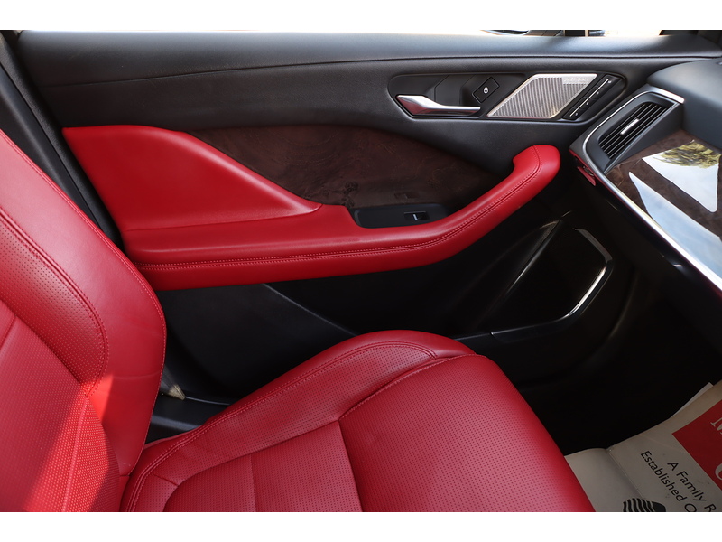 Jaguar 400 90KWH HSE SUV 5DR ELECTRIC 4WD AUTO HEATED SEATS SAT NAV BLUETOOTH APPLE CARPLAY REAR & 360 CAMERA PARKING AIDS ONLY 36000 MILES SH NO ULEZ CHARGE 72-74 Mitcham Road