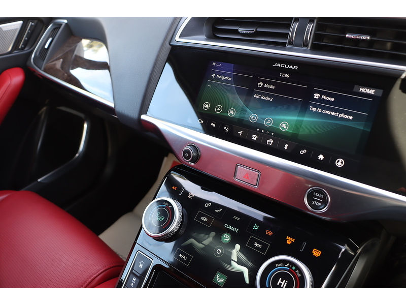 Jaguar 400 90KWH HSE SUV 5DR ELECTRIC 4WD AUTO HEATED SEATS SAT NAV BLUETOOTH APPLE CARPLAY REAR & 360 CAMERA PARKING AIDS ONLY 36000 MILES SH NO ULEZ CHARGE 72-74 Mitcham Road