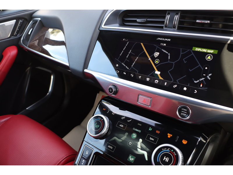 Jaguar 400 90KWH HSE SUV 5DR ELECTRIC 4WD AUTO HEATED SEATS SAT NAV BLUETOOTH APPLE CARPLAY REAR & 360 CAMERA PARKING AIDS ONLY 36000 MILES SH NO ULEZ CHARGE 72-74 Mitcham Road