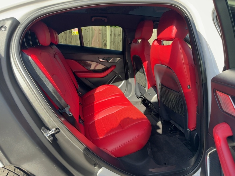 Jaguar 400 90KWH HSE SUV 5DR ELECTRIC 4WD AUTO HEATED SEATS SAT NAV BLUETOOTH APPLE CARPLAY REAR & 360 CAMERA PARKING AIDS ONLY 36000 MILES SH NO ULEZ CHARGE 72-74 Mitcham Road