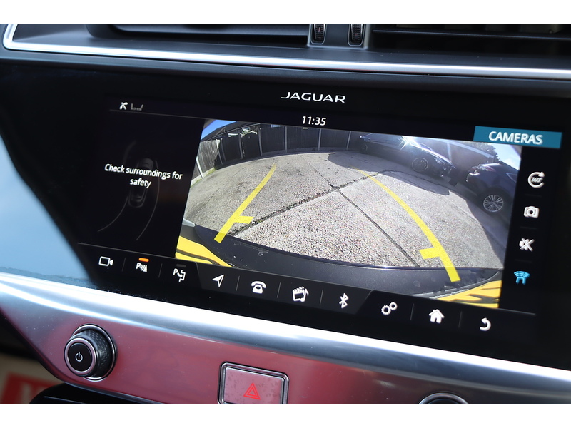 Jaguar 400 90KWH HSE SUV 5DR ELECTRIC 4WD AUTO HEATED SEATS SAT NAV BLUETOOTH APPLE CARPLAY REAR & 360 CAMERA PARKING AIDS ONLY 36000 MILES SH NO ULEZ CHARGE 72-74 Mitcham Road