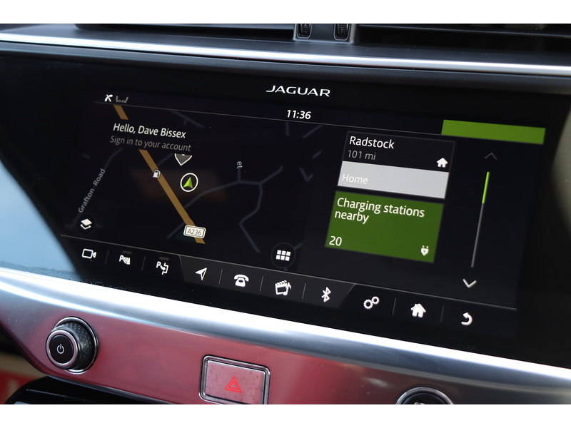 Jaguar 400 90KWH HSE SUV 5DR ELECTRIC 4WD AUTO HEATED SEATS SAT NAV BLUETOOTH APPLE CARPLAY REAR & 360 CAMERA PARKING AIDS ONLY 36000 MILES SH NO ULEZ CHARGE 72-74 Mitcham Road