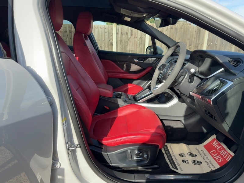 Jaguar 400 90KWH HSE SUV 5DR ELECTRIC 4WD AUTO HEATED SEATS SAT NAV BLUETOOTH APPLE CARPLAY REAR & 360 CAMERA PARKING AIDS ONLY 36000 MILES SH NO ULEZ CHARGE 72-74 Mitcham Road