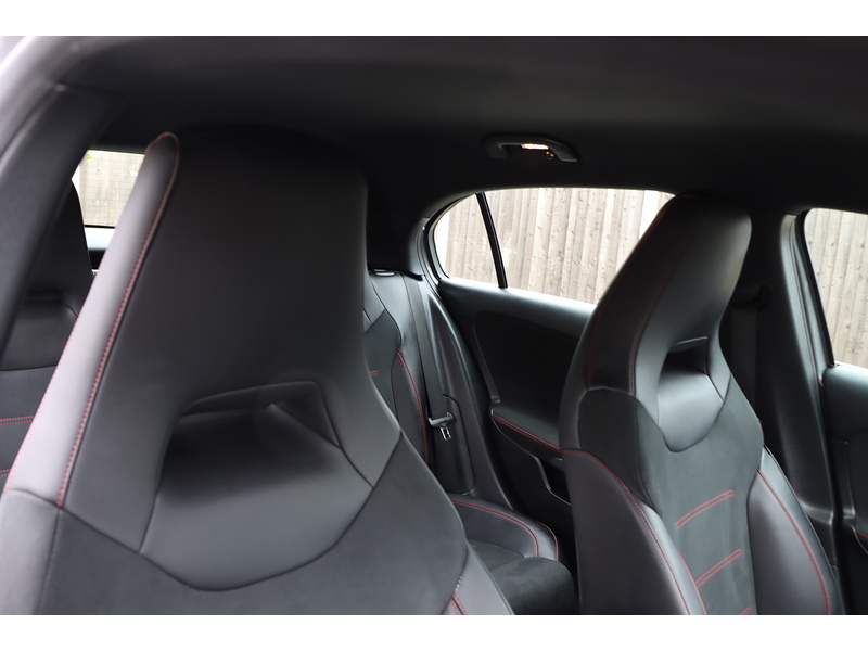 Mercedes-Benz A200 1.3 AMG LINE (PREMIUM) HATCHBACK 5DR PETROL 7G-DCT AUTO HEATED SEATS SATNAV BLUETOOTH DAB STEREO REAR CAMERA PARKING AIDS 2 OWNERS 46000 MILES SH 72-74 Mitcham Road