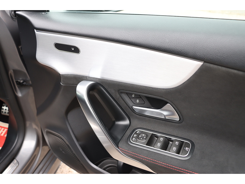 Mercedes-Benz A200 1.3 AMG LINE (PREMIUM) HATCHBACK 5DR PETROL 7G-DCT AUTO HEATED SEATS SATNAV BLUETOOTH DAB STEREO REAR CAMERA PARKING AIDS 2 OWNERS 46000 MILES SH 72-74 Mitcham Road