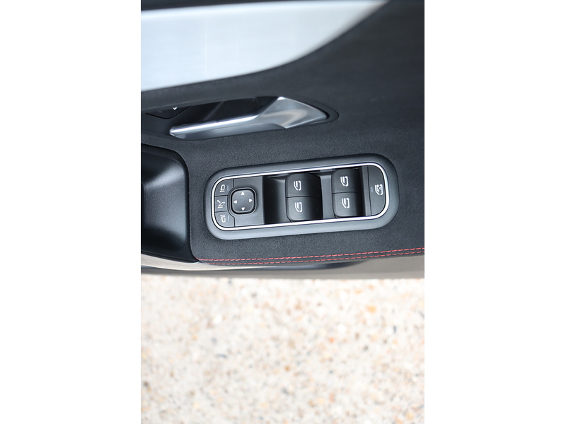 Mercedes-Benz A200 1.3 AMG LINE (PREMIUM) HATCHBACK 5DR PETROL 7G-DCT AUTO HEATED SEATS SATNAV BLUETOOTH DAB STEREO REAR CAMERA PARKING AIDS 2 OWNERS 46000 MILES SH 72-74 Mitcham Road