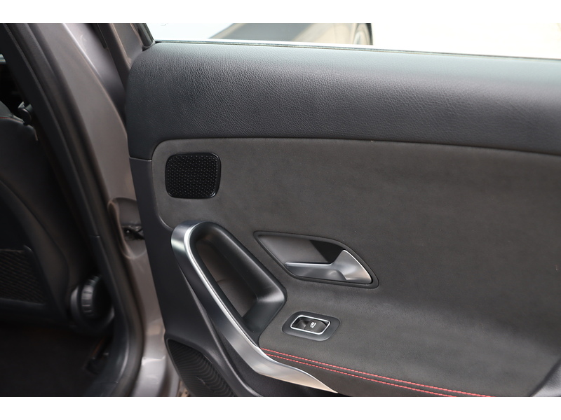 Mercedes-Benz A200 1.3 AMG LINE (PREMIUM) HATCHBACK 5DR PETROL 7G-DCT AUTO HEATED SEATS SATNAV BLUETOOTH DAB STEREO REAR CAMERA PARKING AIDS 2 OWNERS 46000 MILES SH 72-74 Mitcham Road