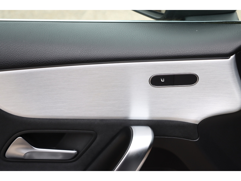 Mercedes-Benz A200 1.3 AMG LINE (PREMIUM) HATCHBACK 5DR PETROL 7G-DCT AUTO HEATED SEATS SATNAV BLUETOOTH DAB STEREO REAR CAMERA PARKING AIDS 2 OWNERS 46000 MILES SH 72-74 Mitcham Road