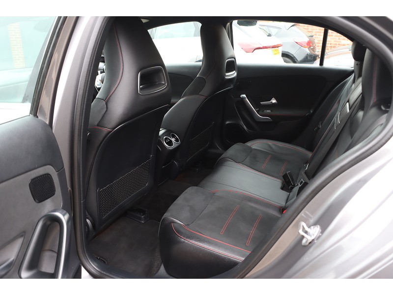 Mercedes-Benz A200 1.3 AMG LINE (PREMIUM) HATCHBACK 5DR PETROL 7G-DCT AUTO HEATED SEATS SATNAV BLUETOOTH DAB STEREO REAR CAMERA PARKING AIDS 2 OWNERS 46000 MILES SH 72-74 Mitcham Road